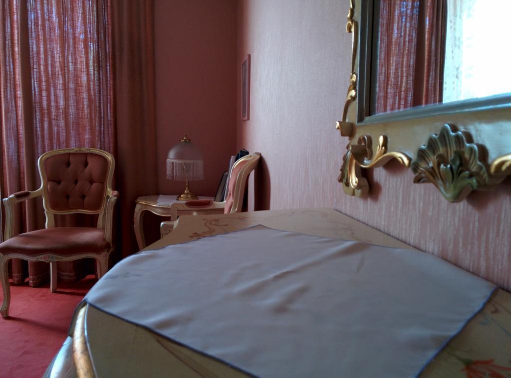 Hotel Croix D'Or Et Poste - Historisches Hotel Munster Room photo